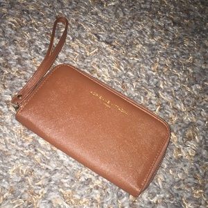 Adrienne Vittadini Bags - NWOT Adrienne vitadini brown leather wallet Adrienne Vittadini Bags - NWOT Adrienne vitadini brown leather wallet